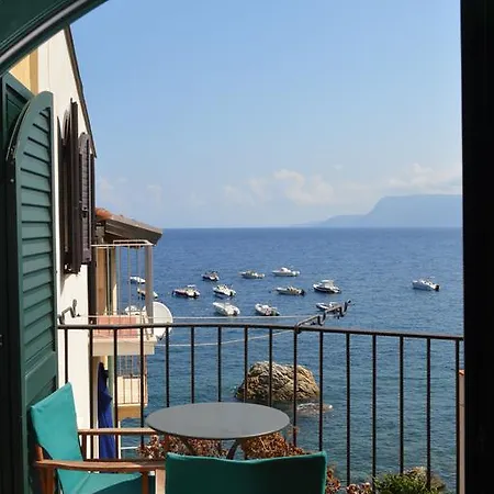 Le Piccole Grotte Oda ve Kahvaltı Scilla