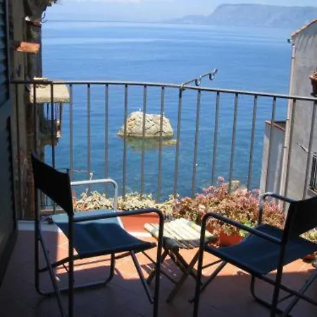 Le Piccole Grotte Scilla