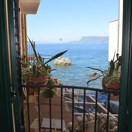 Le Piccole Grotte 2* Scilla