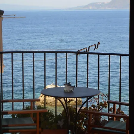 Le Piccole Grotte Bed & Breakfast Scilla